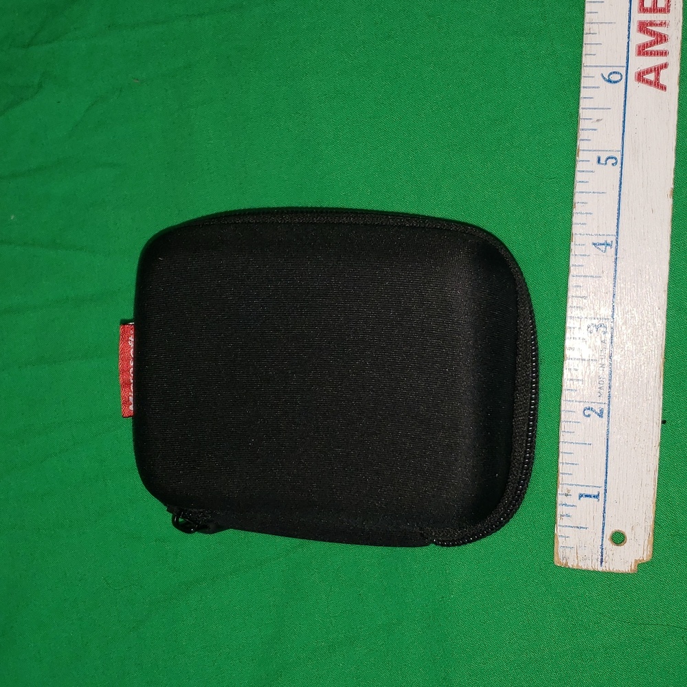 Microsoft Small Clam Shell Gadget Zip Up Hard Case Pouch Bag Black 4"x5"